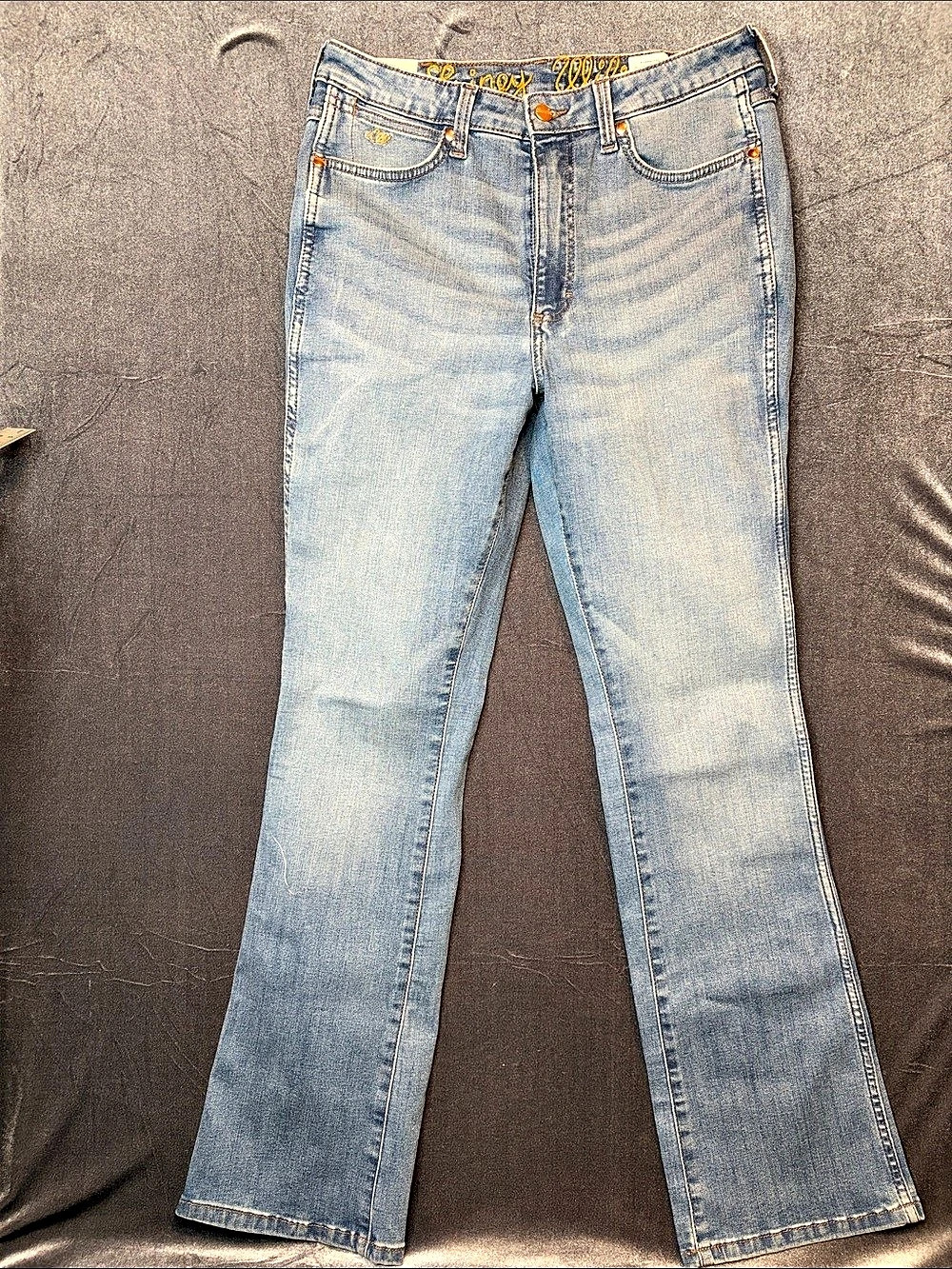 Wrangler Lainey Wilson Boot Hugger Jeans in Blue Waist 31x32 NWT